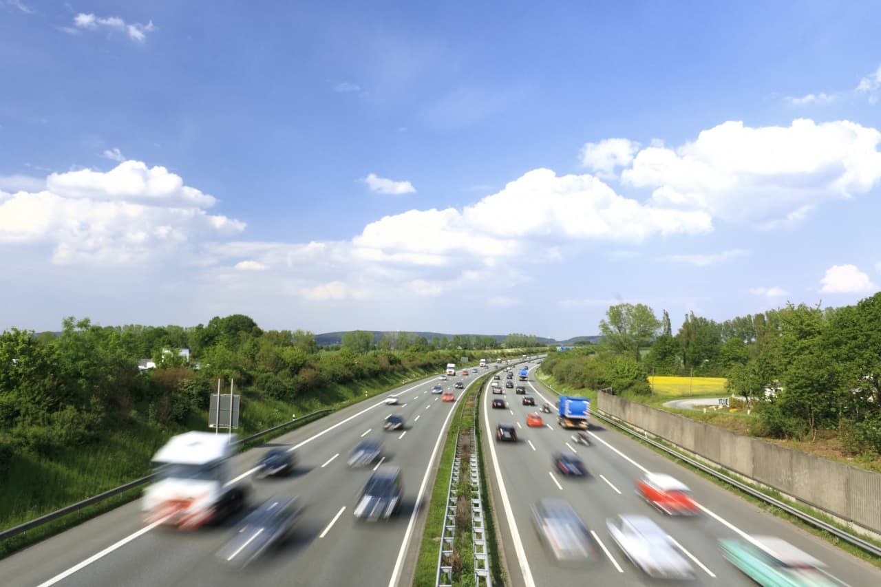 高速道路　車